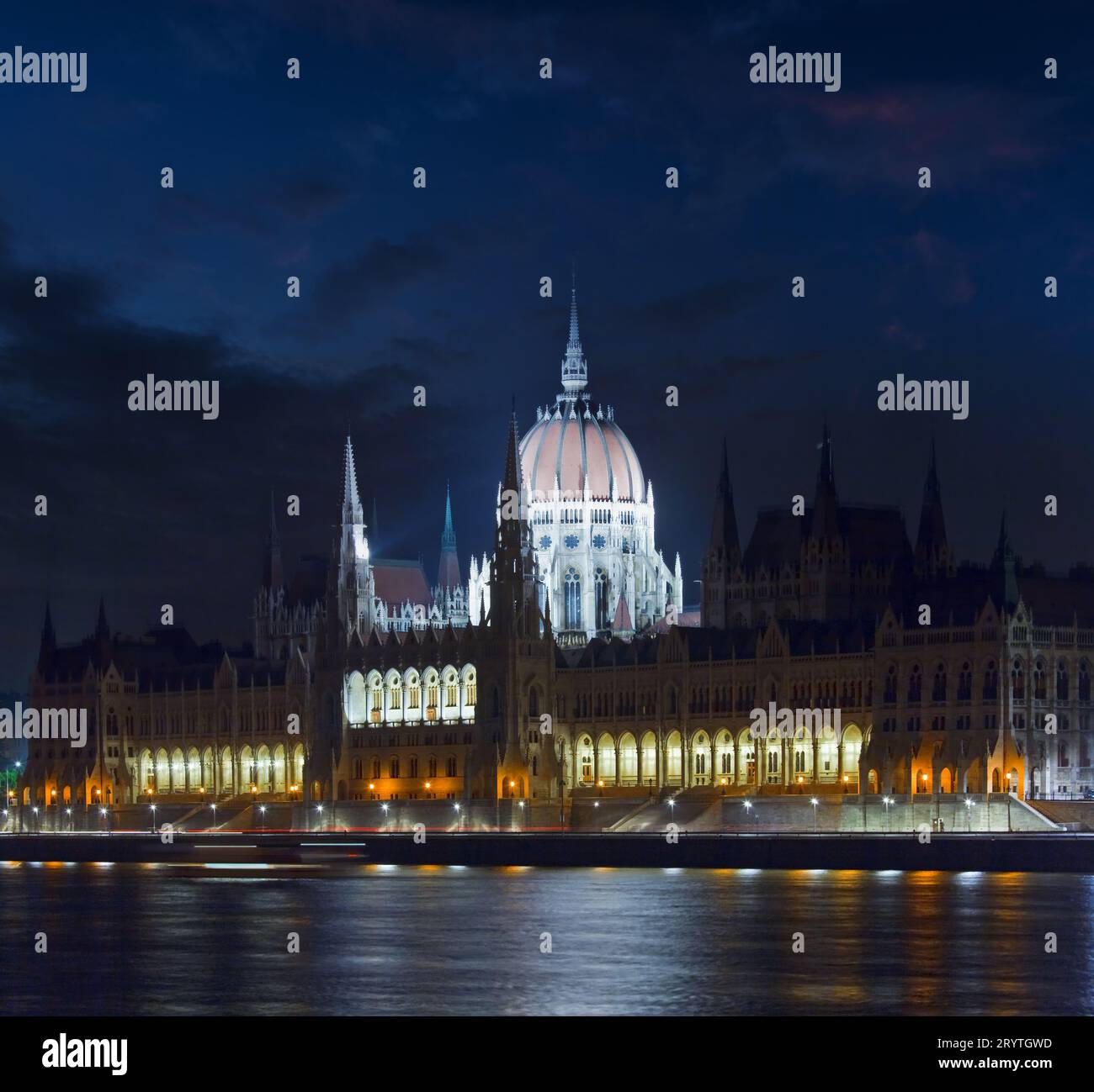 Night view parliament hi-res stock photography and images - Alamy