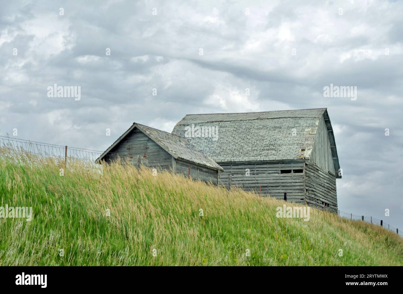 Corn crib and tool shed in rural Iowa Stock Photo