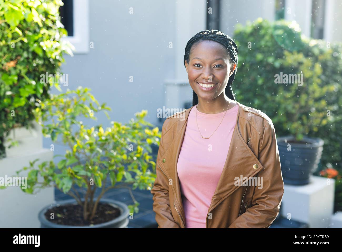 African woman model outside hi-res stock photography and images - Alamy