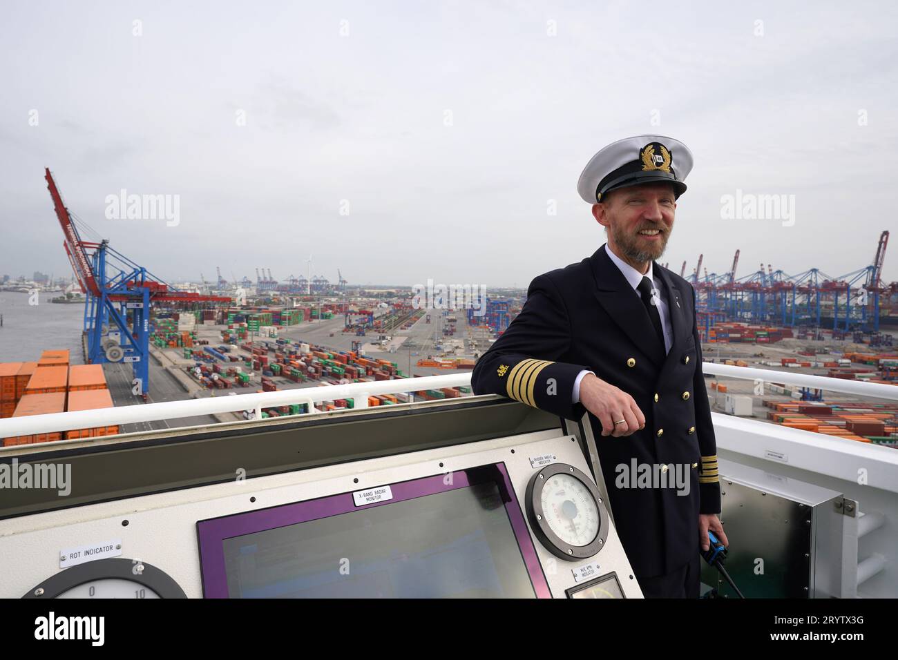 02 October 2023, Hamburg: Karsten Metzner, captain of the Hapag-Lloyd ...