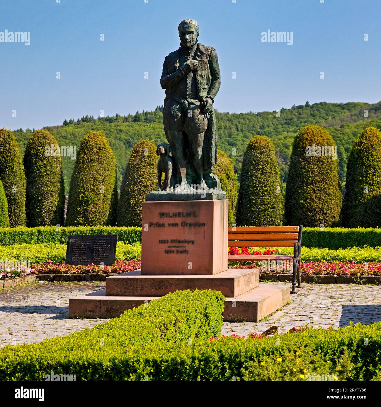 Eva hesse artist hi-res stock photography and images - Alamy, image size:1300x1390