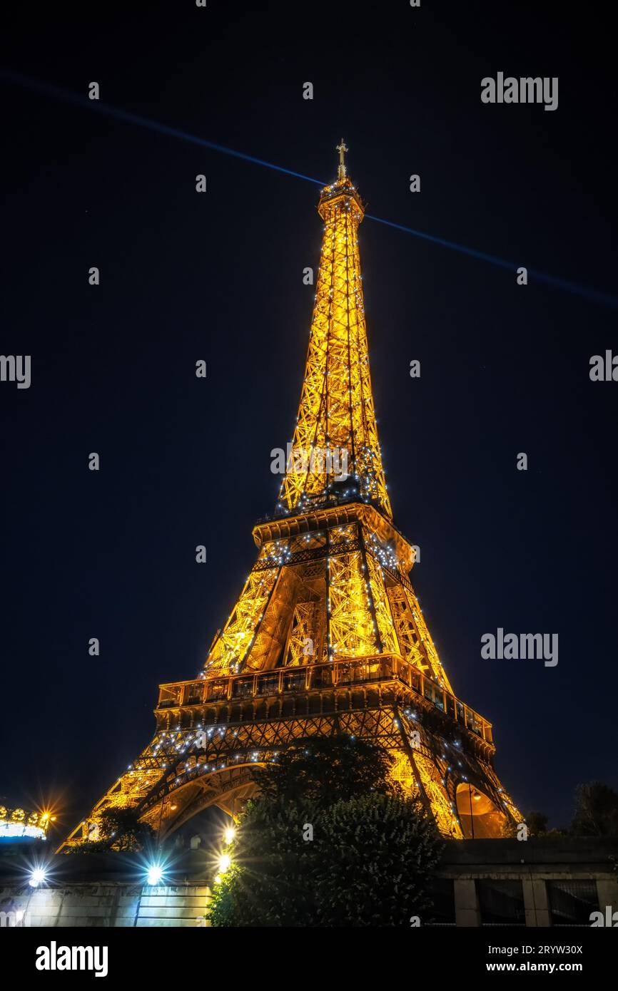 Eiffel Tower at Night Sparkling Stock Photo Alamy