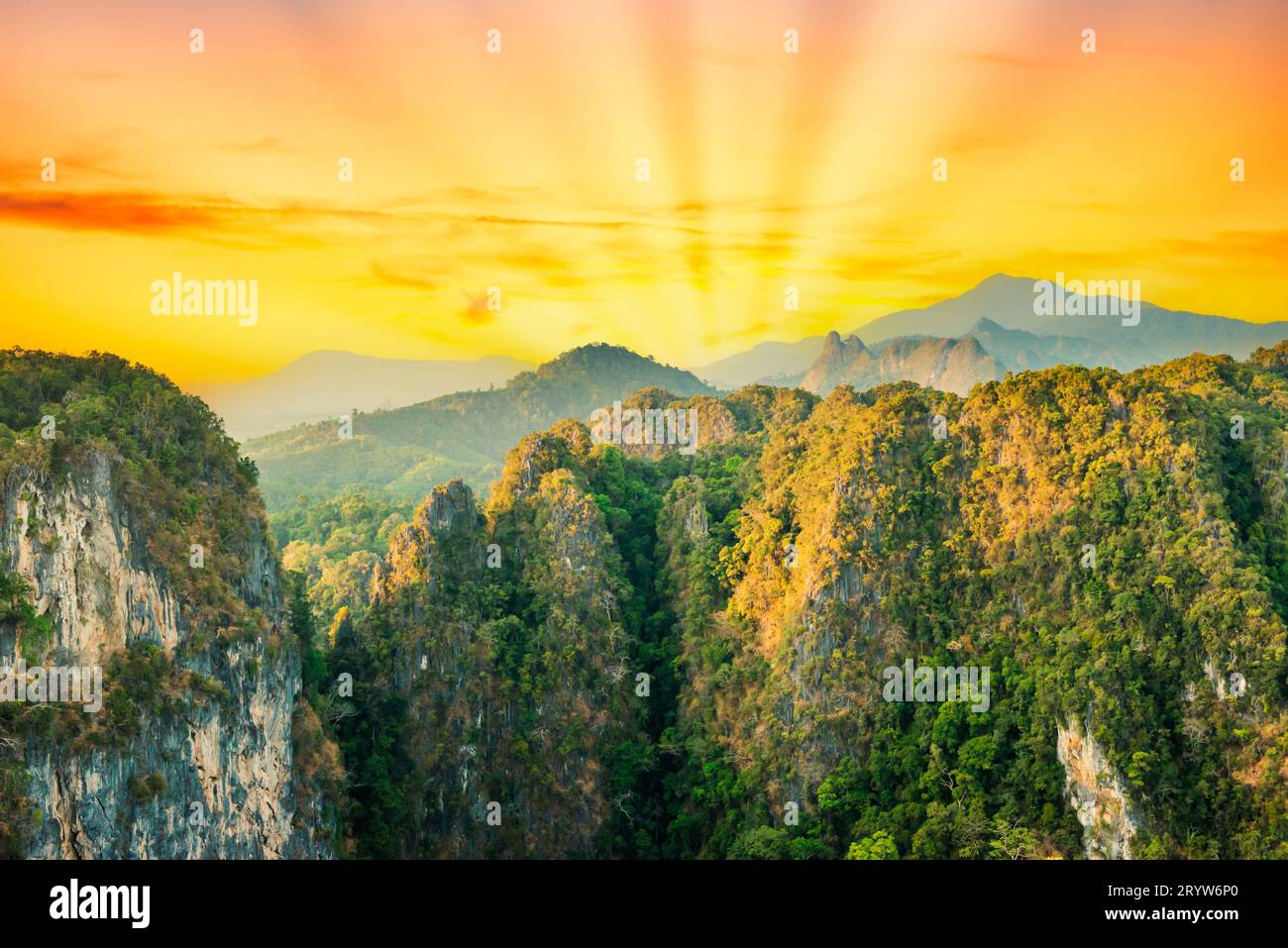 Landscape tree view mountains hi-res stock photography and images - Alamy