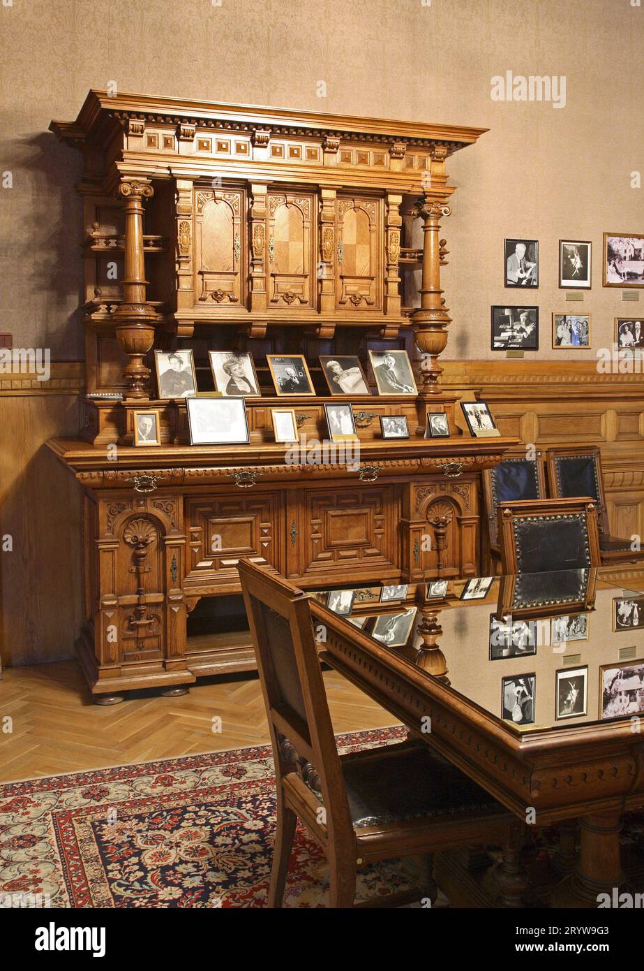 Palace of Izrael Poznanski in Lodz. Poland Stock Photo Alamy