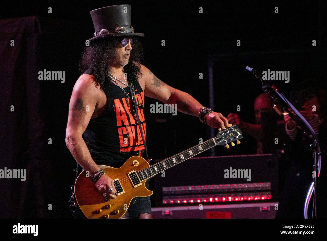 Slash Guns N' Roses inducted into Hollywood's Rock Walk, held at the Guitar  Center Hollywood, California - 17.01.07 Stock Photo - Alamy