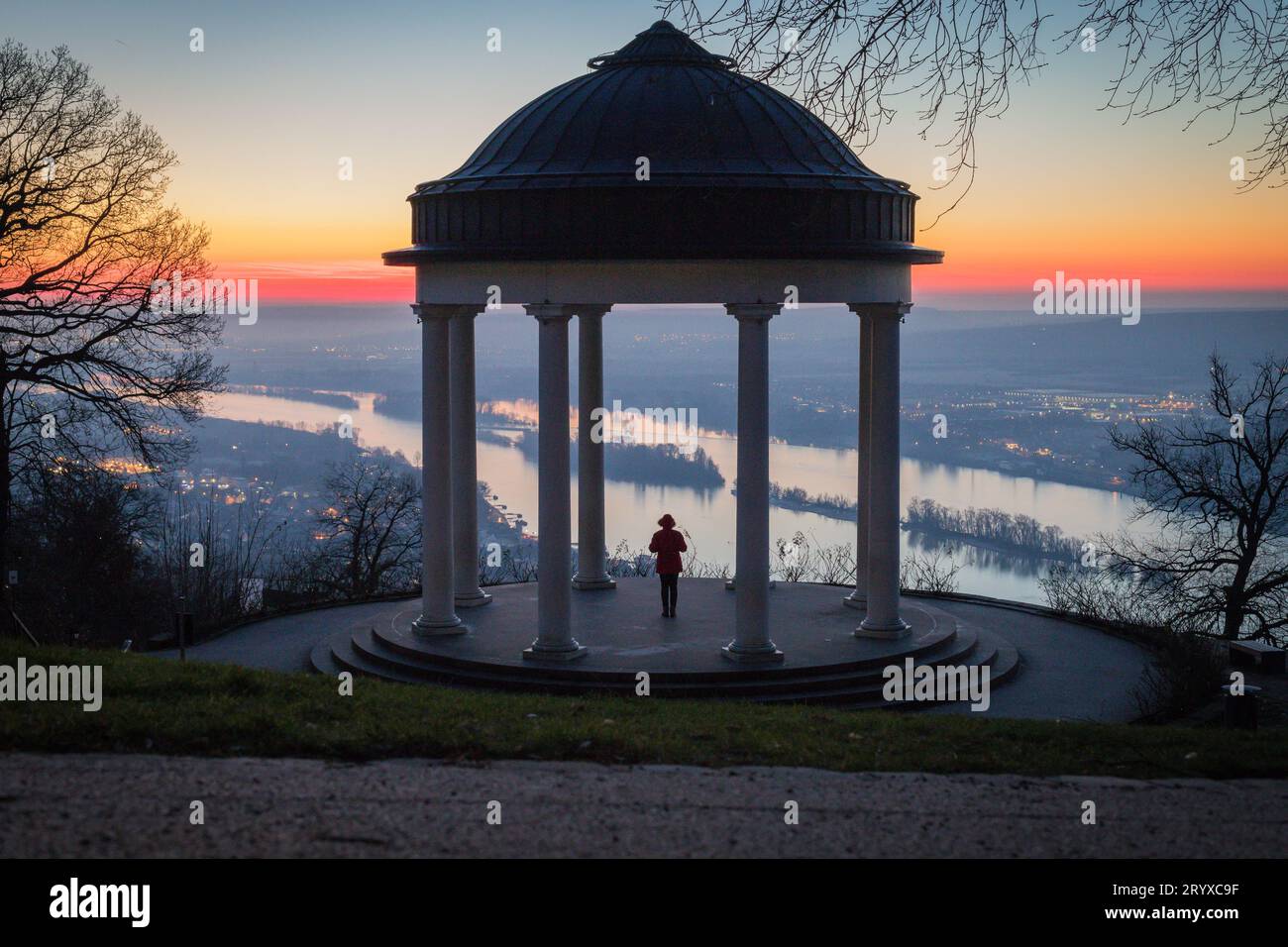 Majestic Niederwalddenkmal at sunrise - Captivating beauty on the Rhine Stock Photo