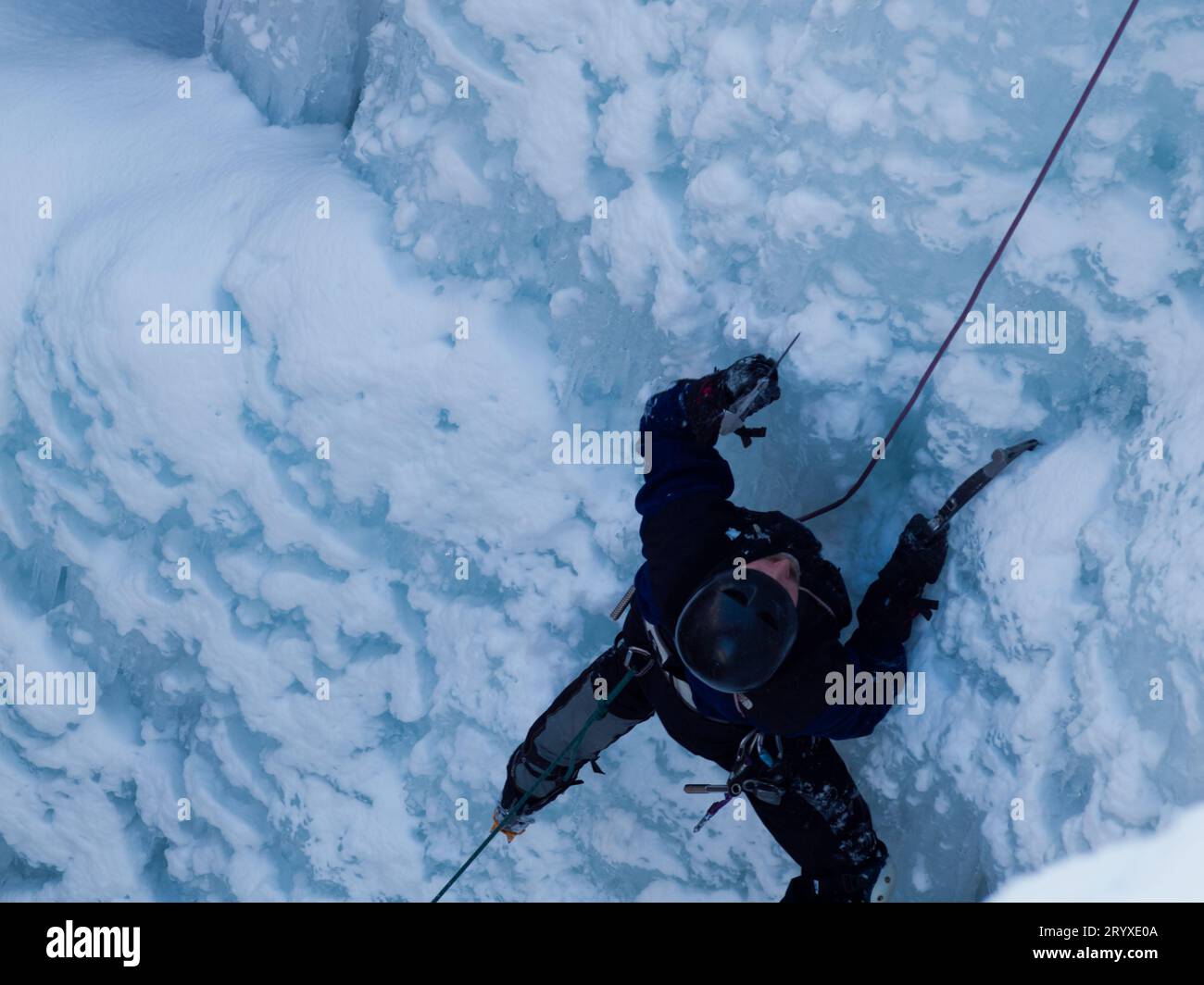 People climbing ice mountain hi-res stock photography and images - Alamy