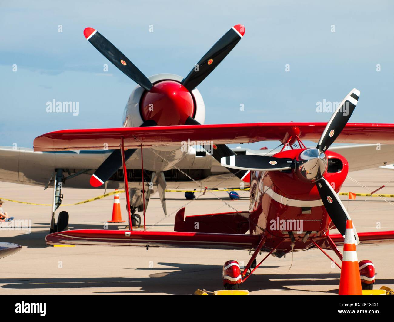 Fixed wing aircraft fly hi-res stock photography and images - Alamy