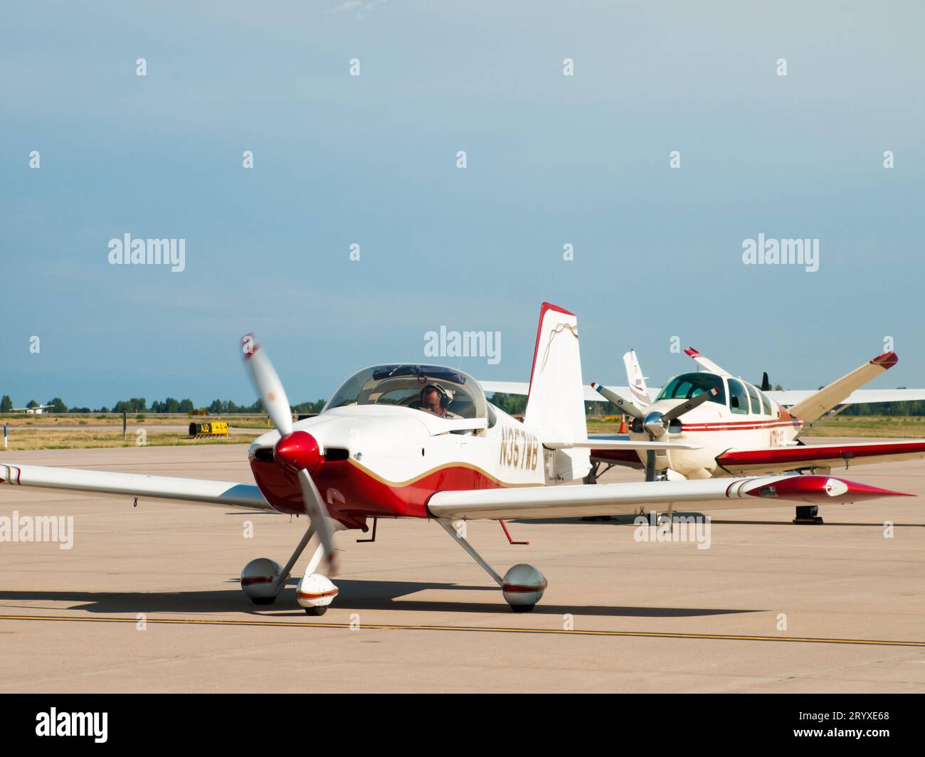 Mountain aircraft hi-res stock photography and images - Alamy