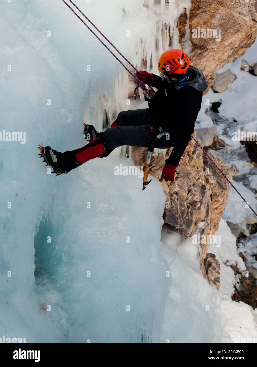 People climbing ice mountain hi-res stock photography and images - Alamy
