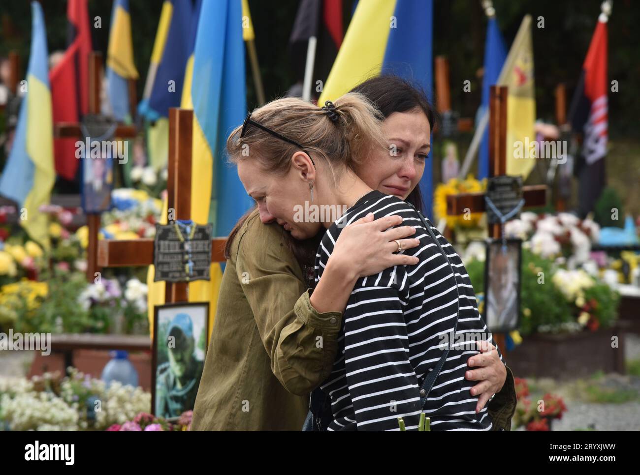 Ukrainian women soldiers hi-res stock photography and images - Alamy
