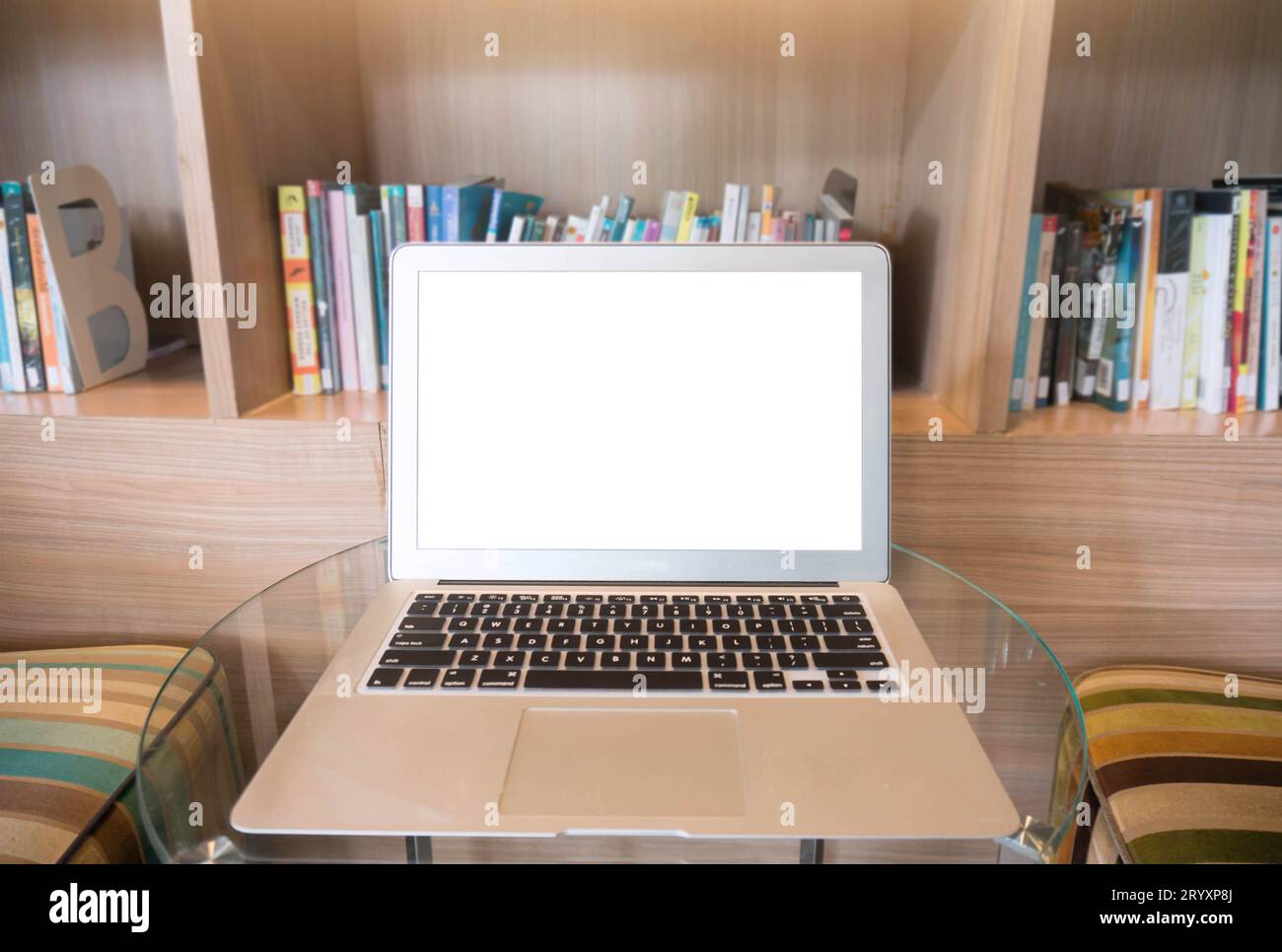 Laptop blank screen table hi-res stock photography and images - Alamy