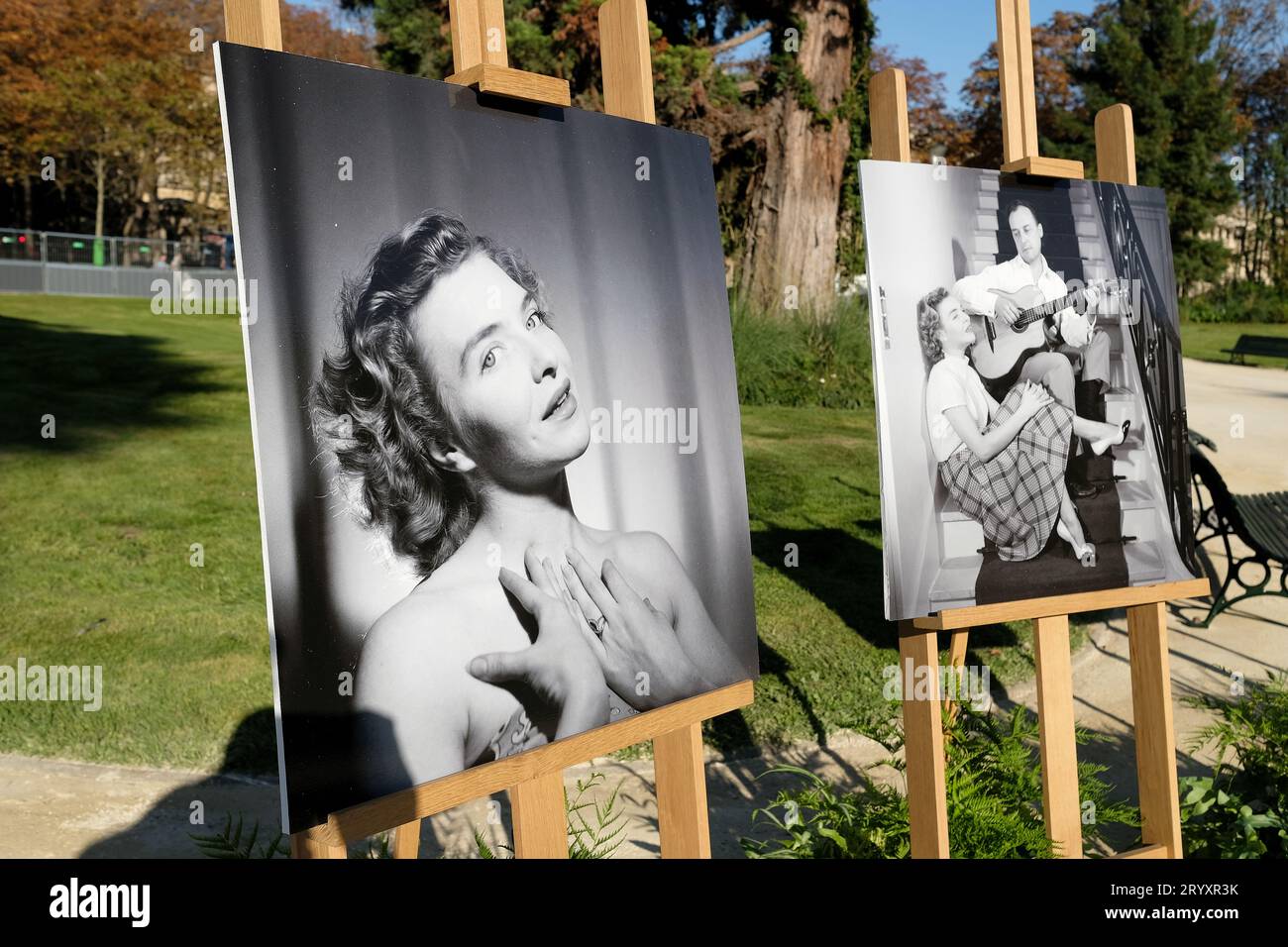 inauguration du jardin des ambassadeurs "Line Renaud" en présence de cette dernière très heureuse en compagnie de Brigitte Macron et d'Anne Hidalgo Stock Photo