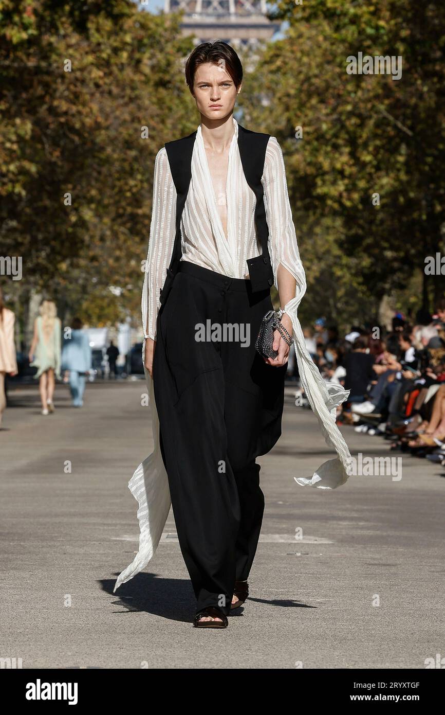 STELLA McCARTNEY Spring/Summer 2024 Runway during Paris Fashion Week ...