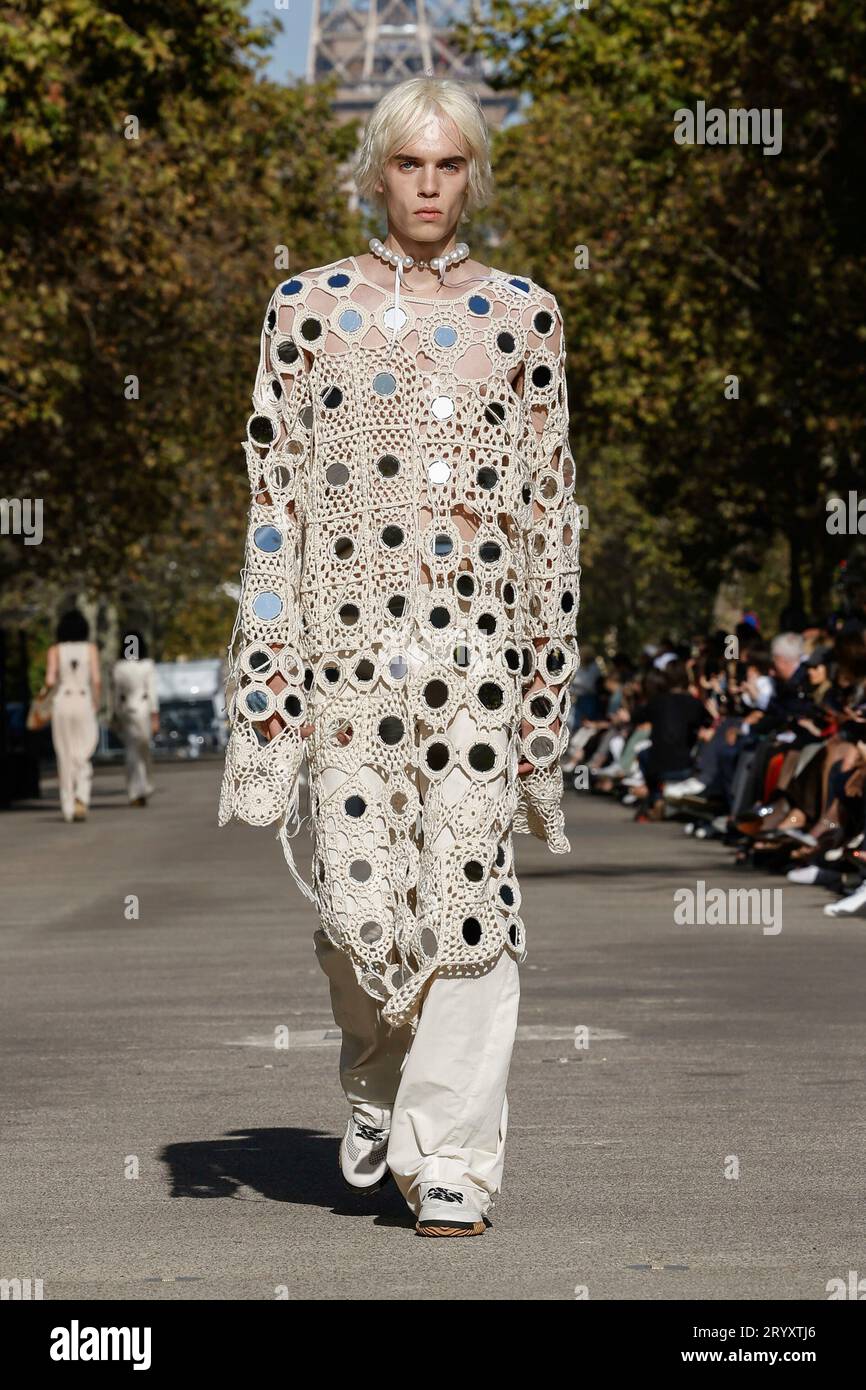 STELLA McCARTNEY Spring/Summer 2024 Runway during Paris Fashion Week ...