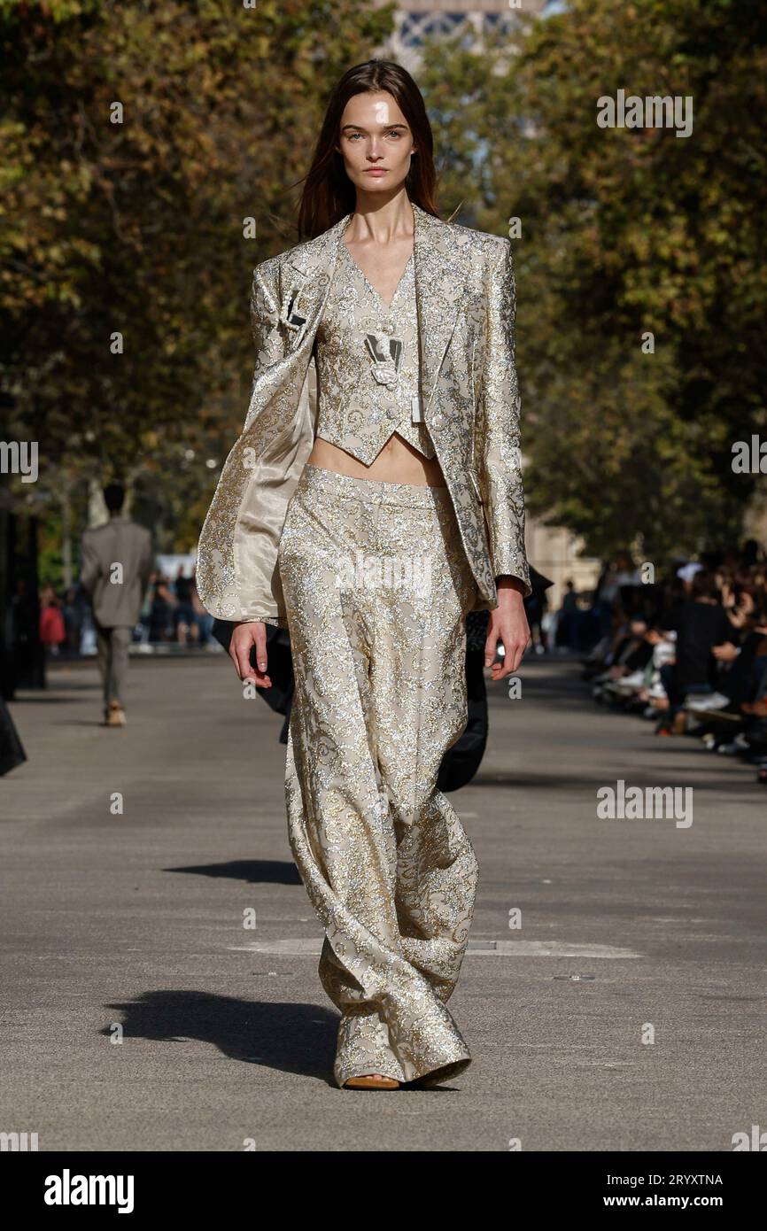 STELLA McCARTNEY Spring/Summer 2024 Runway during Paris Fashion Week ...