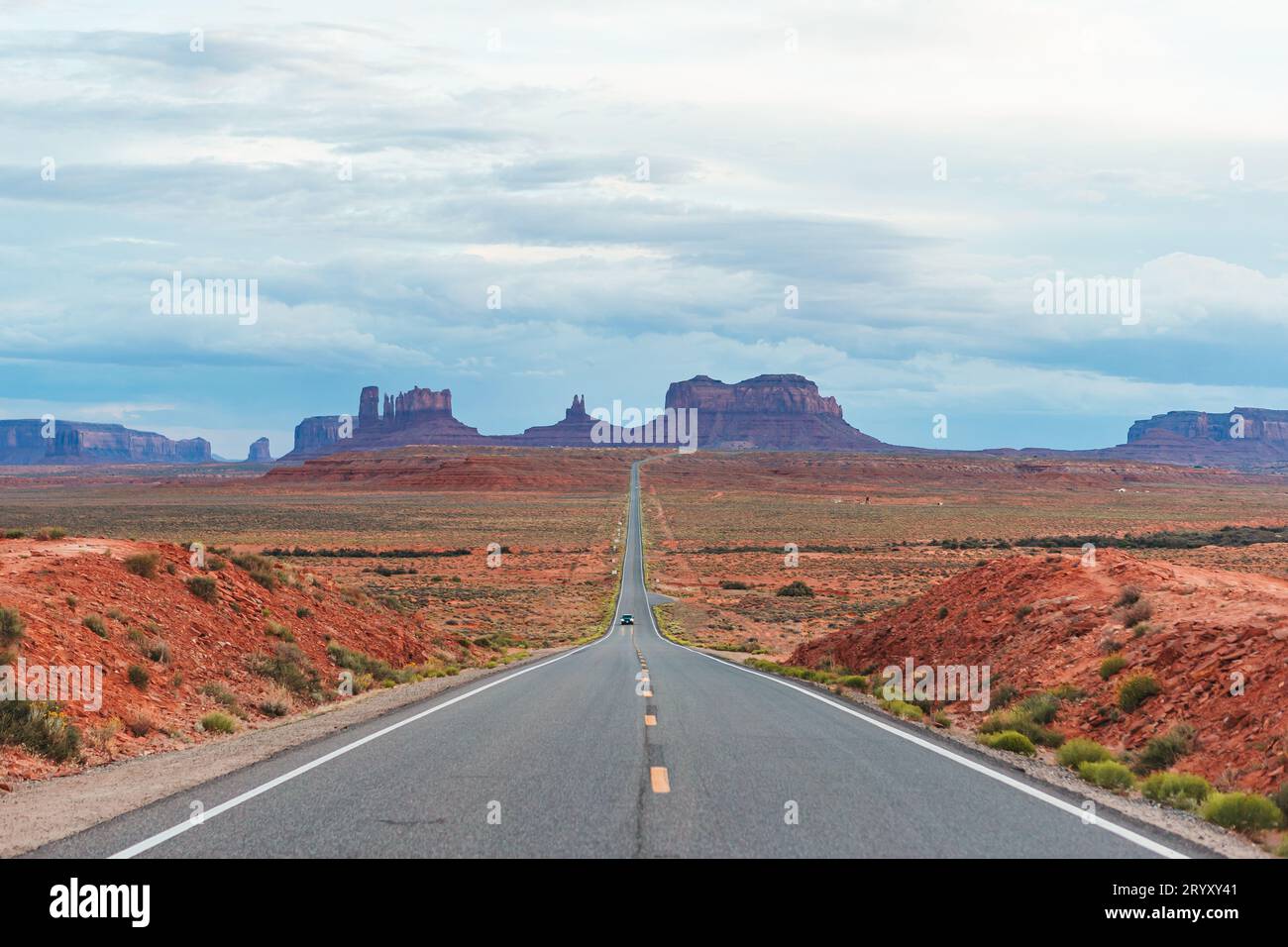 Famous scenic entrance to Monument Valley Navajo Tribal Park in Utah ...