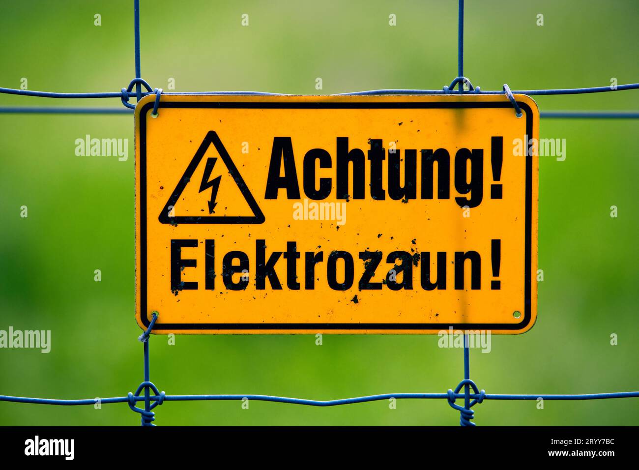 Warning sign in front of an electric fence in Sababurg Zoo, Hofgeismar