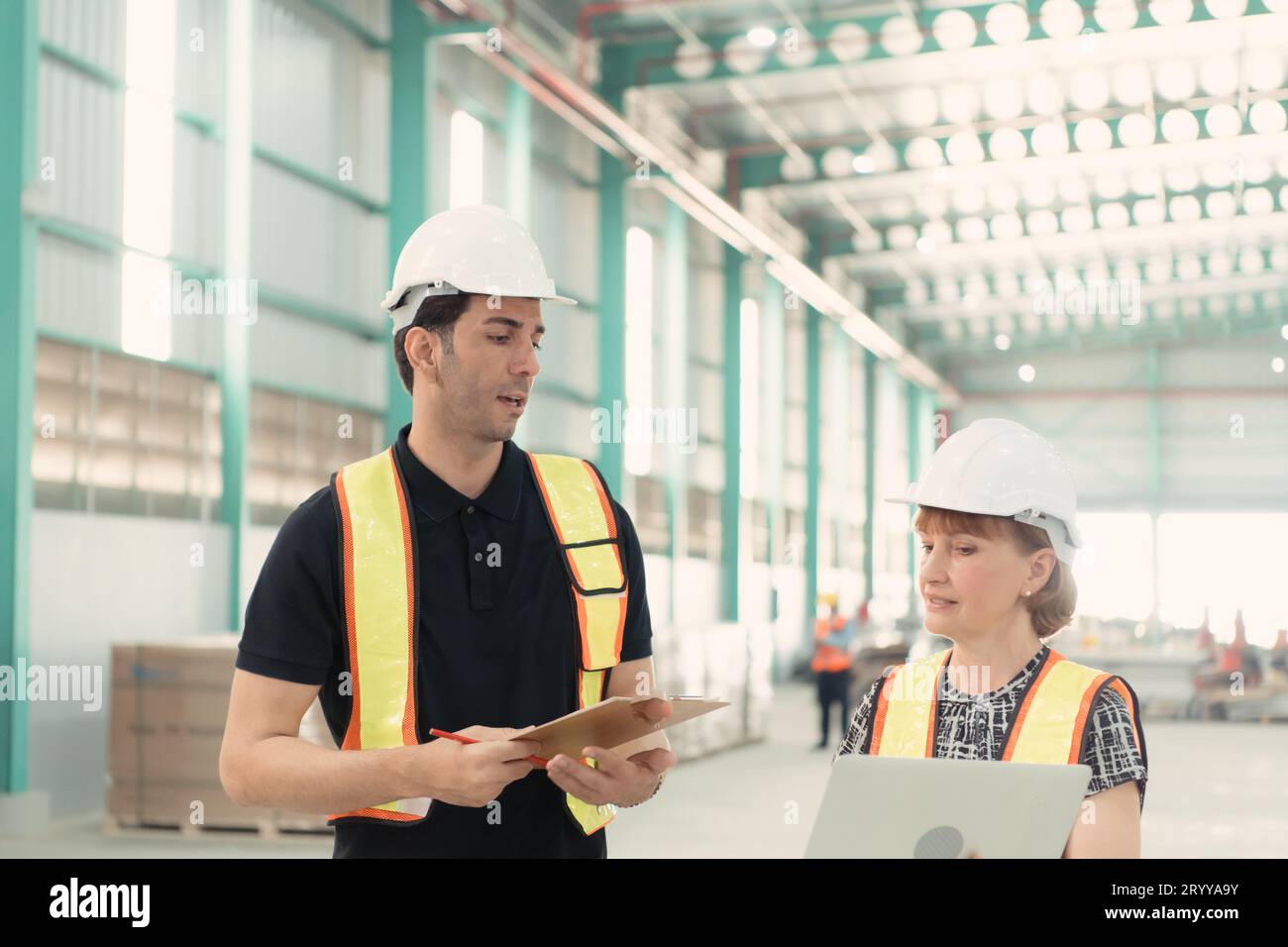 Meeting between designer and warehouse manager to organize the