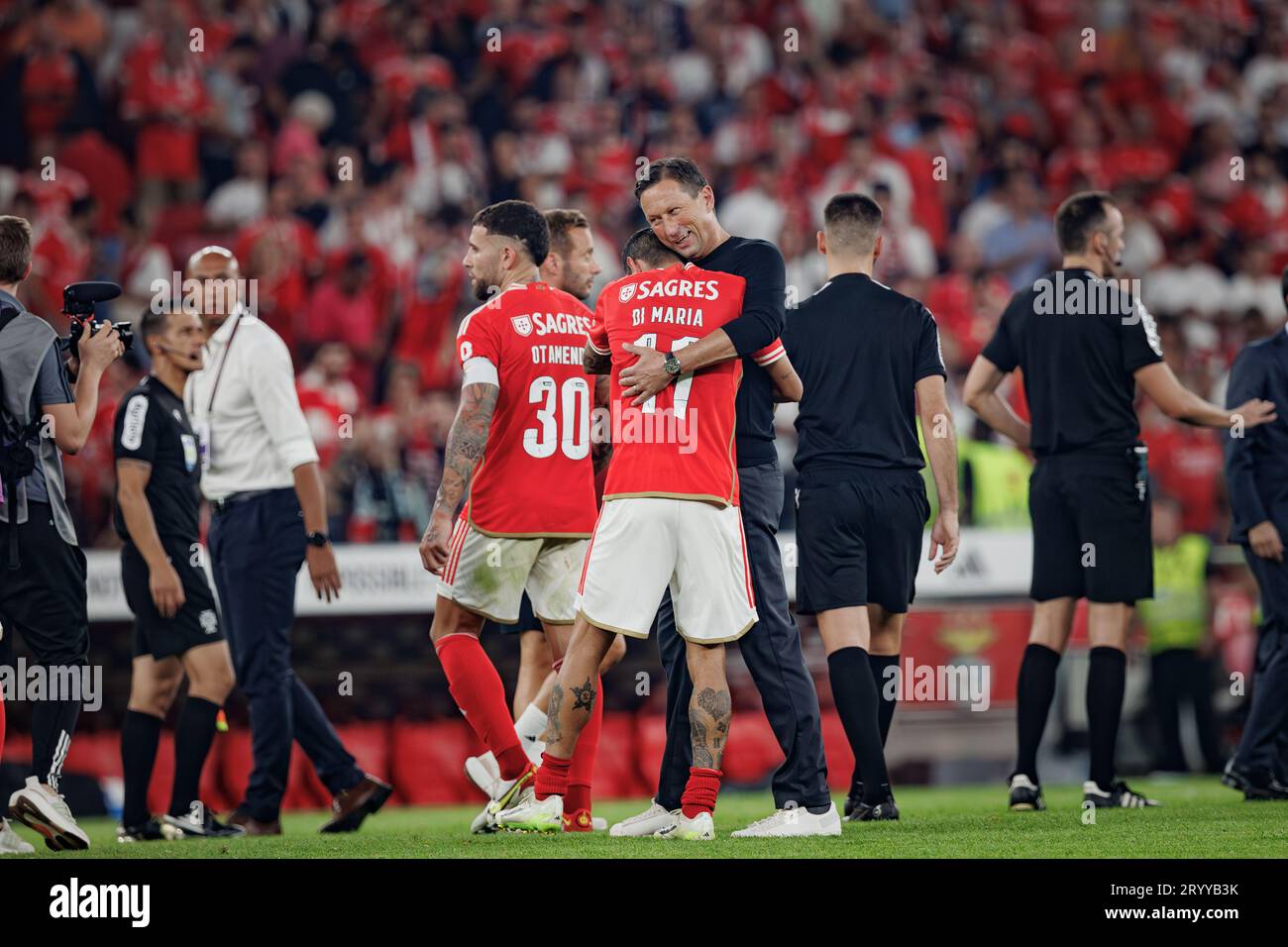 Angel Di Maria during Liga Portugal Betclic 23/24 game between SL Benfica  and FC Porto at Estadio Da Luz, Lisbon. (Maciej Rogowski Stock Photo - Alamy