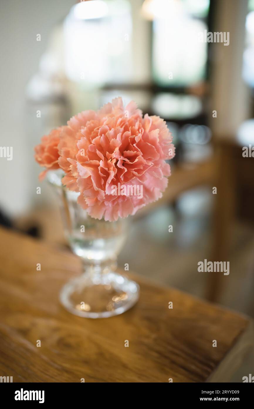 Home interior decor dried flowers in glass vase in Living room decoration. rustic brown wooden table restaurant cafe interior Stock Photo