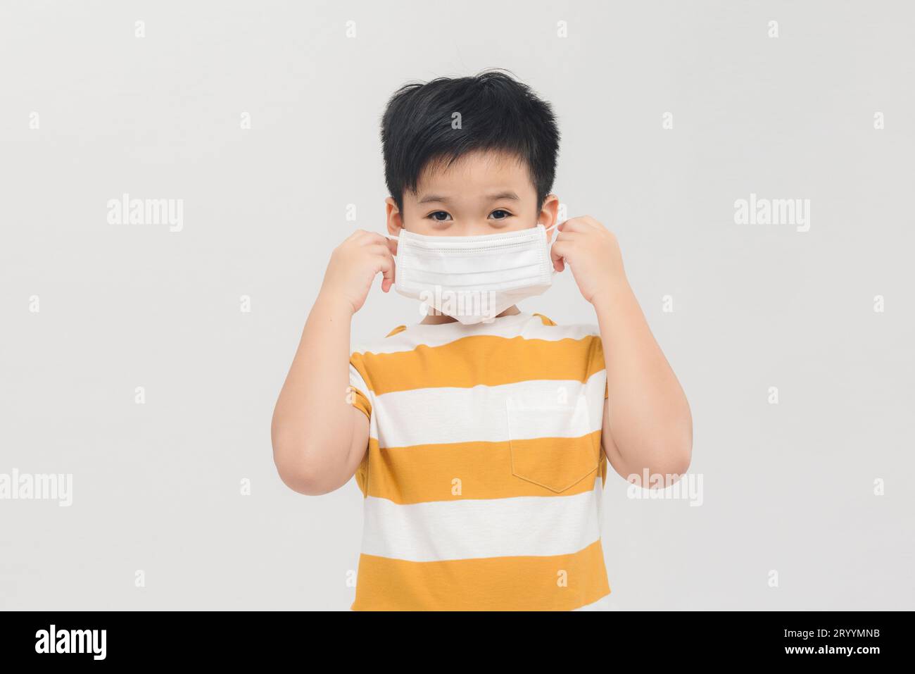 Wearing medical mask hi-res stock photography and images - Alamy