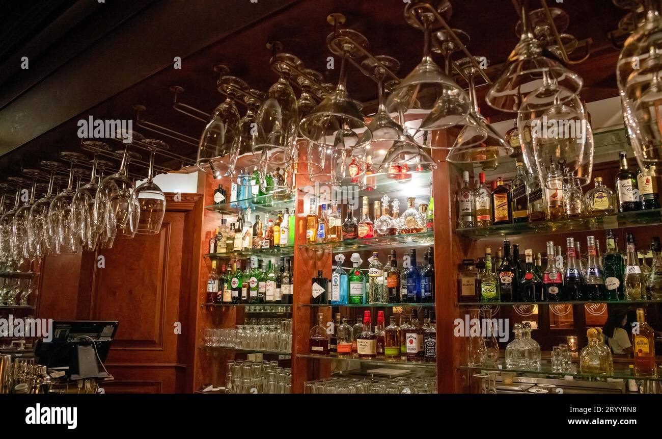 Hong kong bar interior hi-res stock photography and images - Alamy