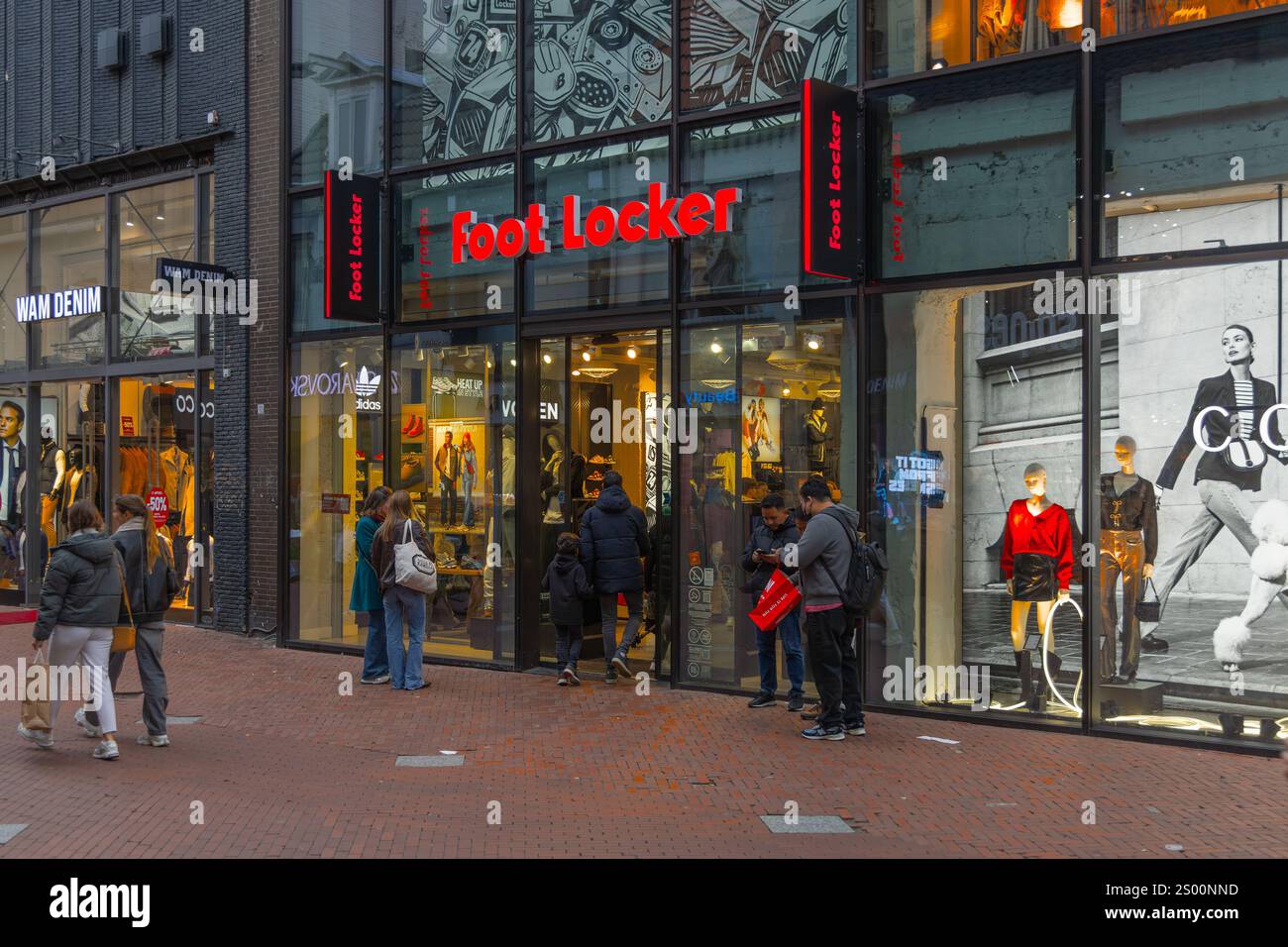 Foot locker logo hi-res stock photography and images - Alamy Foot locker logo hi-res stock photography and images - Alamy