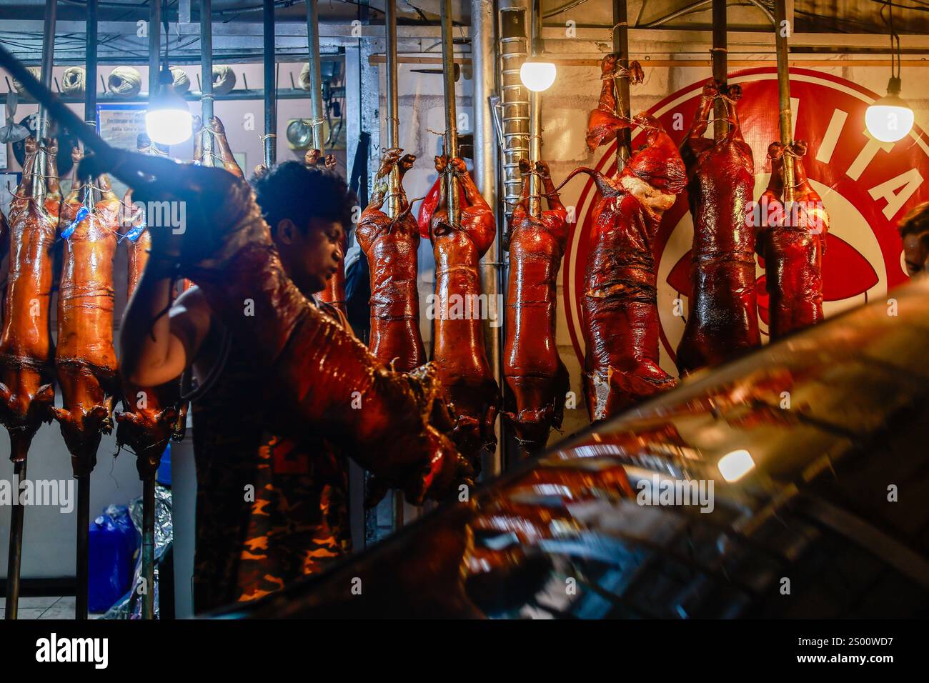 Metro Manila, Metro Manila, Philippines. 23rd Dec, 2024. Workers ...