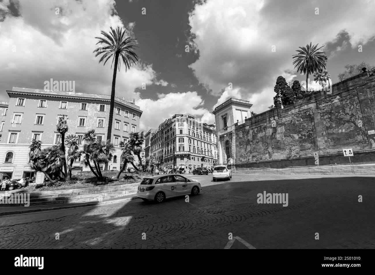 Palm tree roundabout Black and White Stock Photos & Images - Alamy