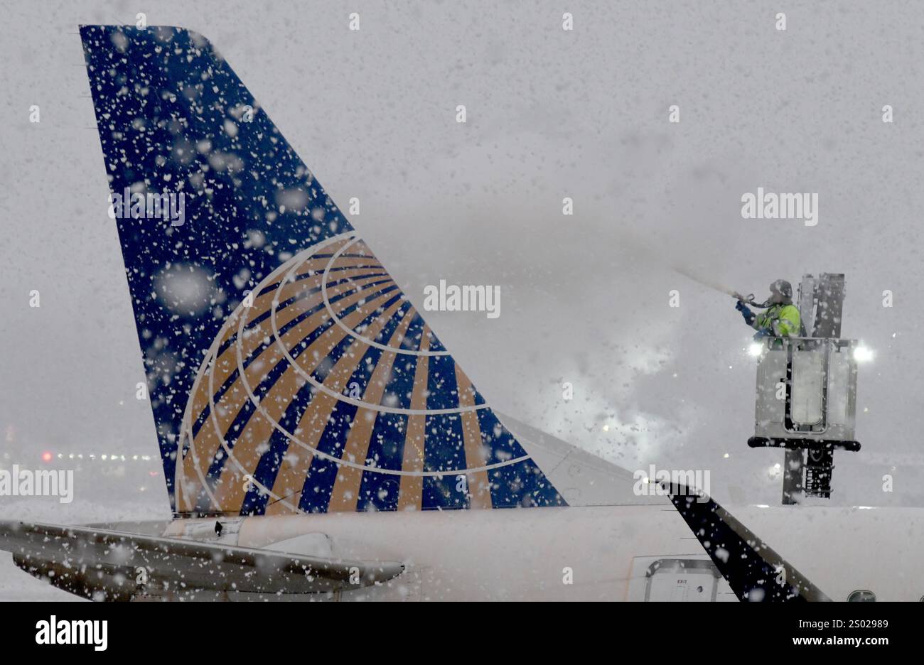 General mitchell airport hi-res stock photography and images - Page 5 -  Alamy