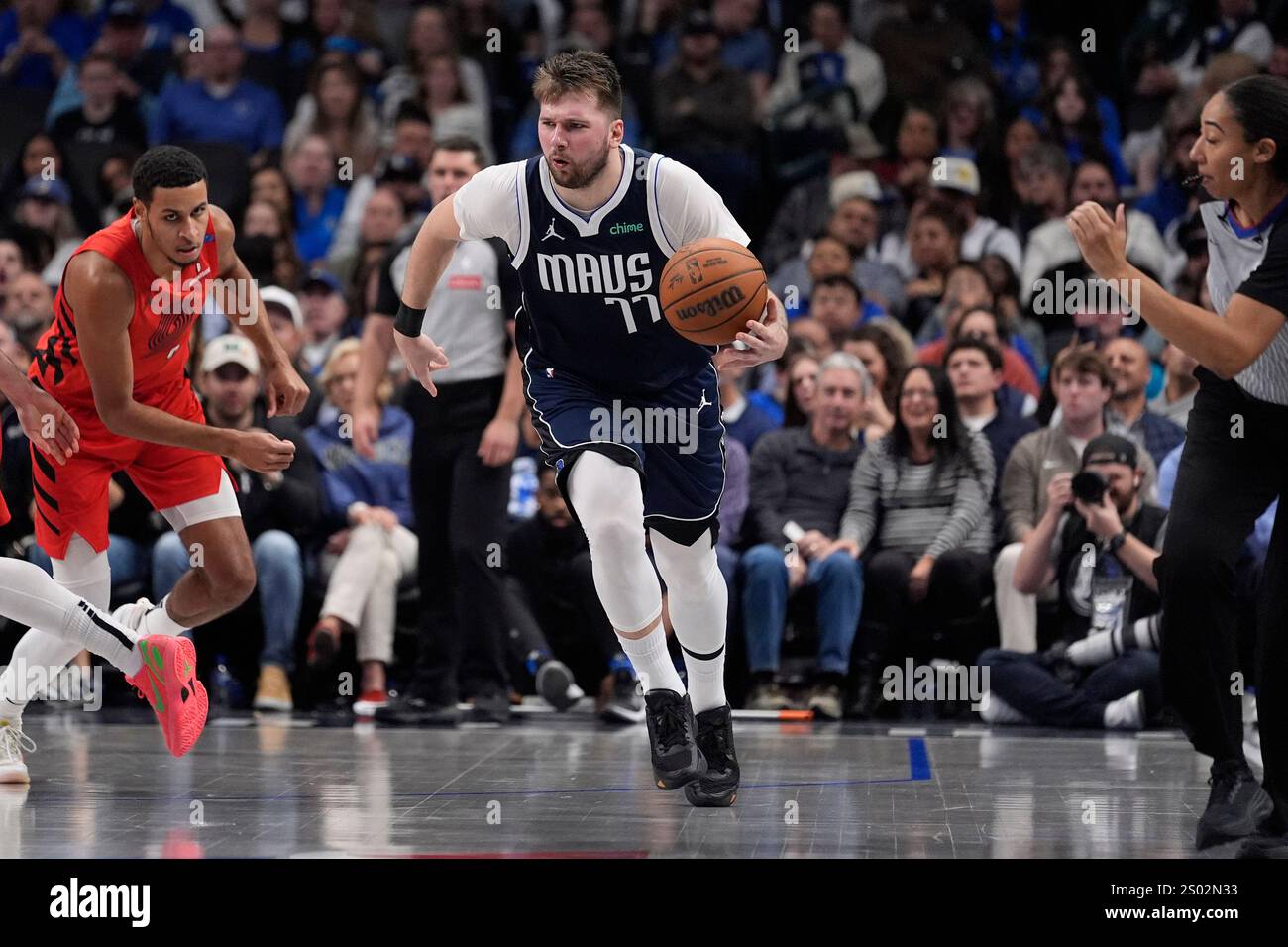 Dallas Mavericks guard Luka Doncic (77) drives during the first half of ...