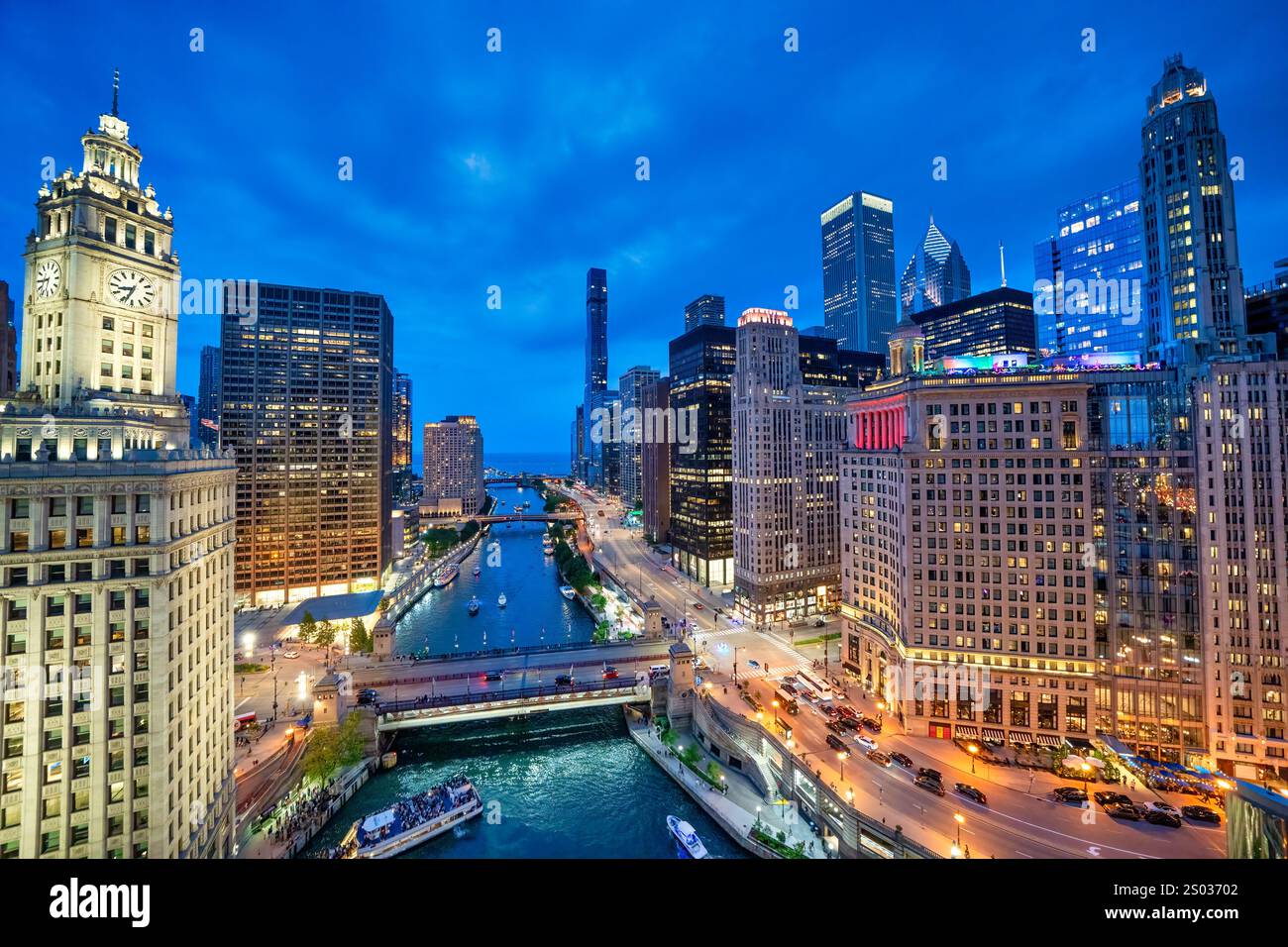 Night view of Chicago skyscrapers from city rooftop Stock Photo - Alamy