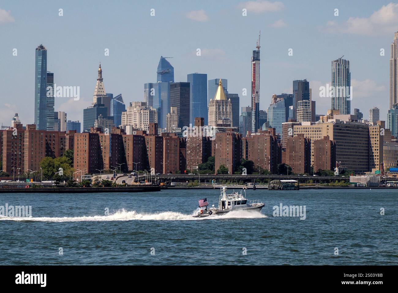 new york manhattan view from East river boat cruise Stock Photo - Alamy