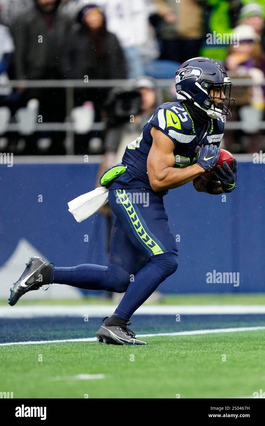 Seattle Seahawks running back Kenny McIntosh (25) runs with the ball