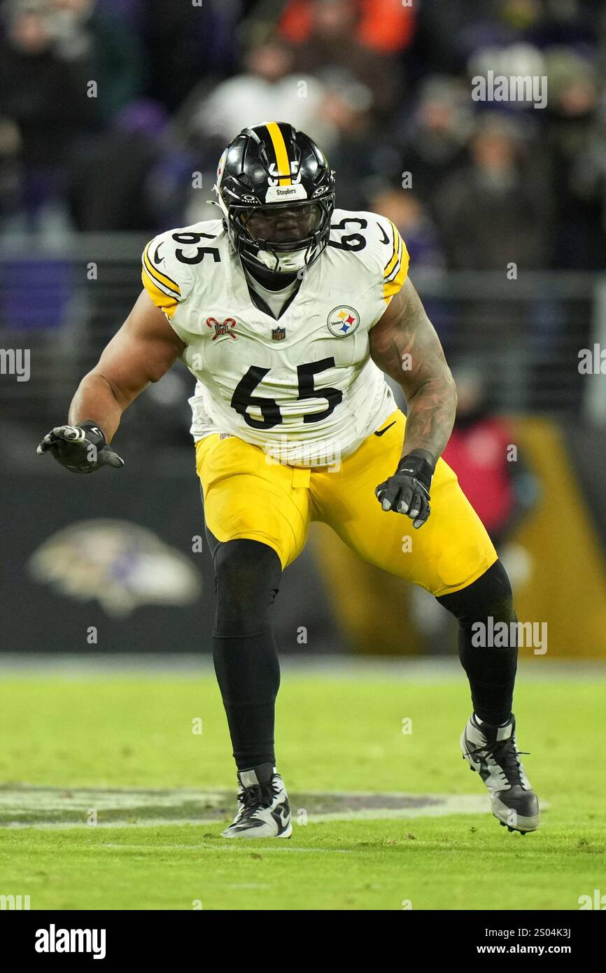Pittsburgh Steelers offensive tackle Dan Moore Jr. (65) protects the ...