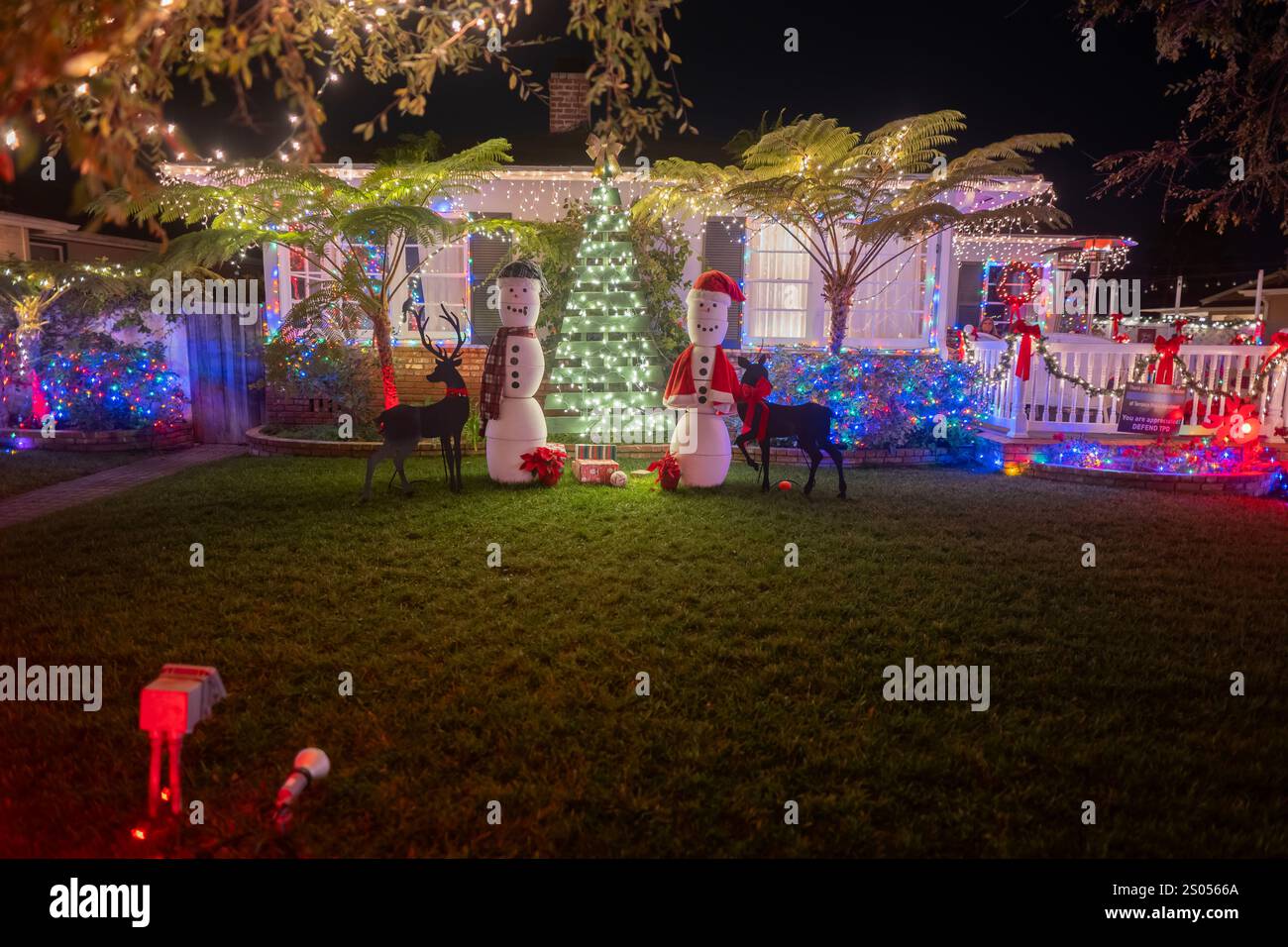 Torrance, United States. 21st Dec, 2024. Sleepy hollow Christmas lights