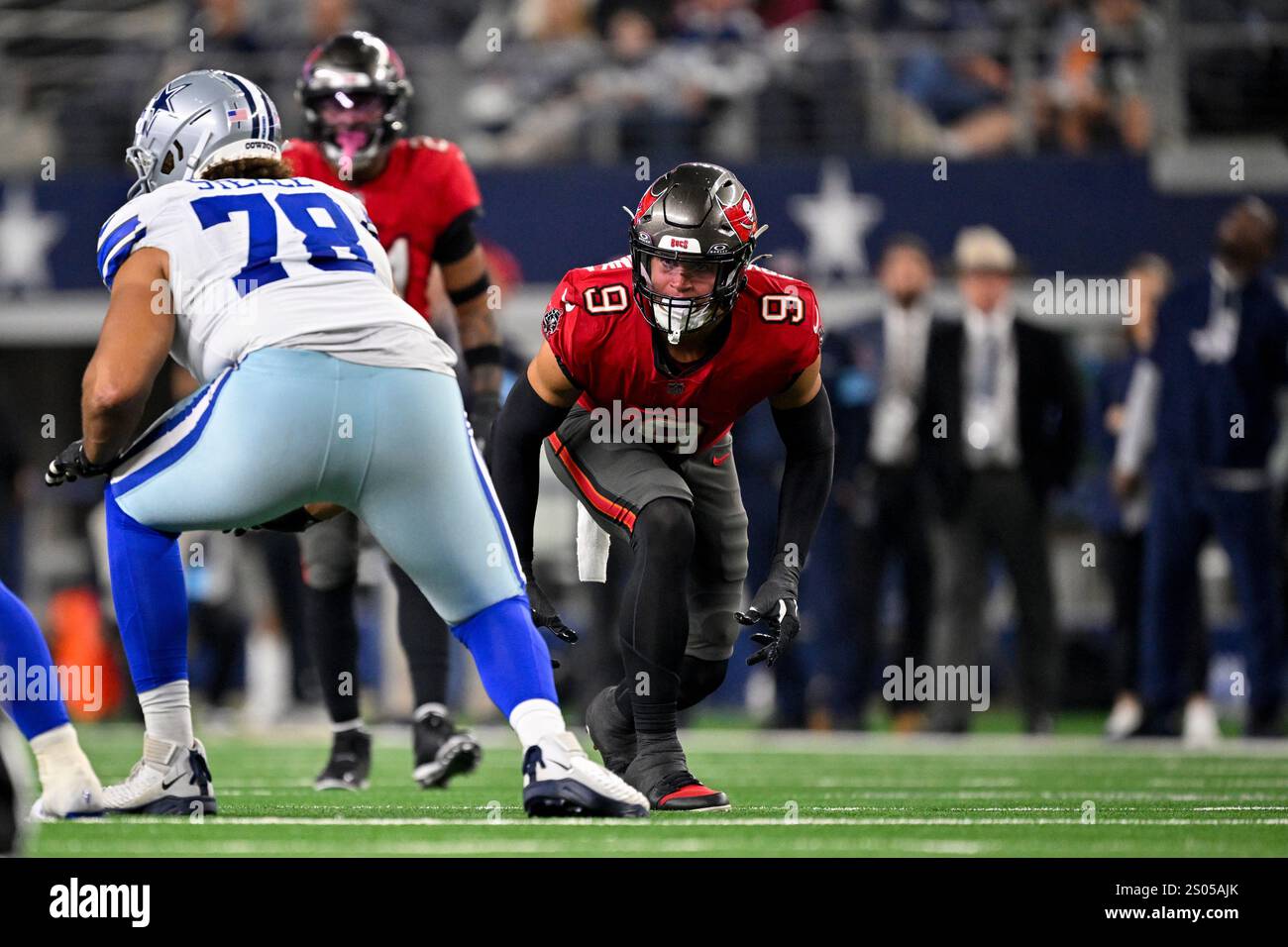 Tampa Bay Buccaneers linebacker Joe Tryon-Shoyinka (9) gets into ...