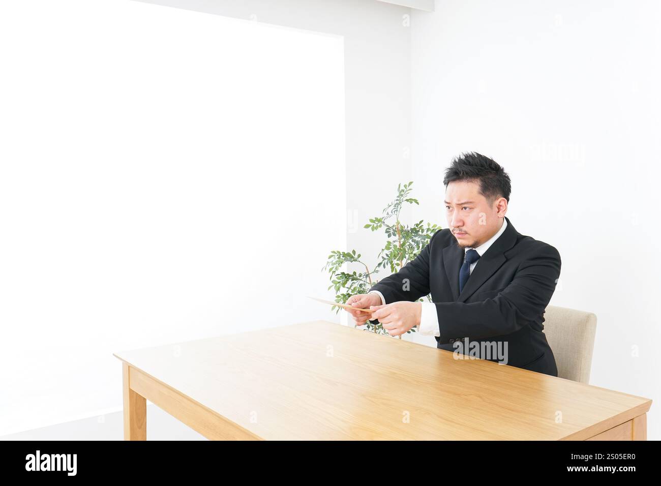 Submitting form hi-res stock photography and images - Alamy