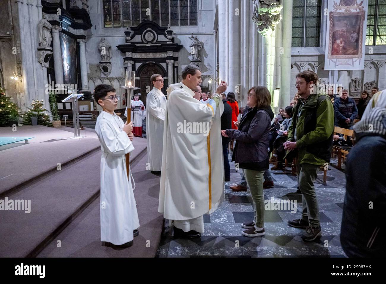 Picture of the midnight mass on Christmas eve in Mechelen, Tuesday 24
