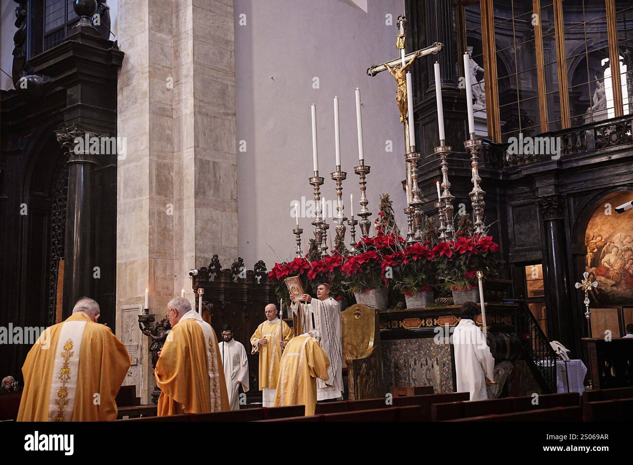 Cardinal Repole Torino, Italia. 25th Dec, 2024. Natale, celebrazione solenne della ...