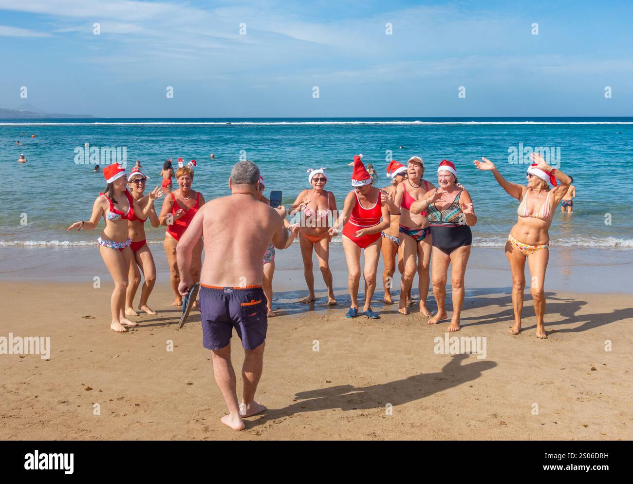 Gran Canaria, Canary Islands, Spain, 25th December 2024. Tourists, many British, bask in glorious Christmas Day sunshine on the city beach in Las Palmas as midday temperature reaches 29 degrees Celsius. Credit: Alan Dawson/Alamy Live News. Stock Photo