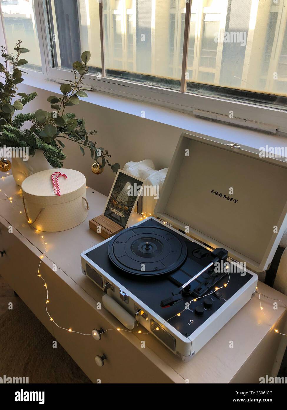 Vintage record player festive hi res stock photography and images Alamy
