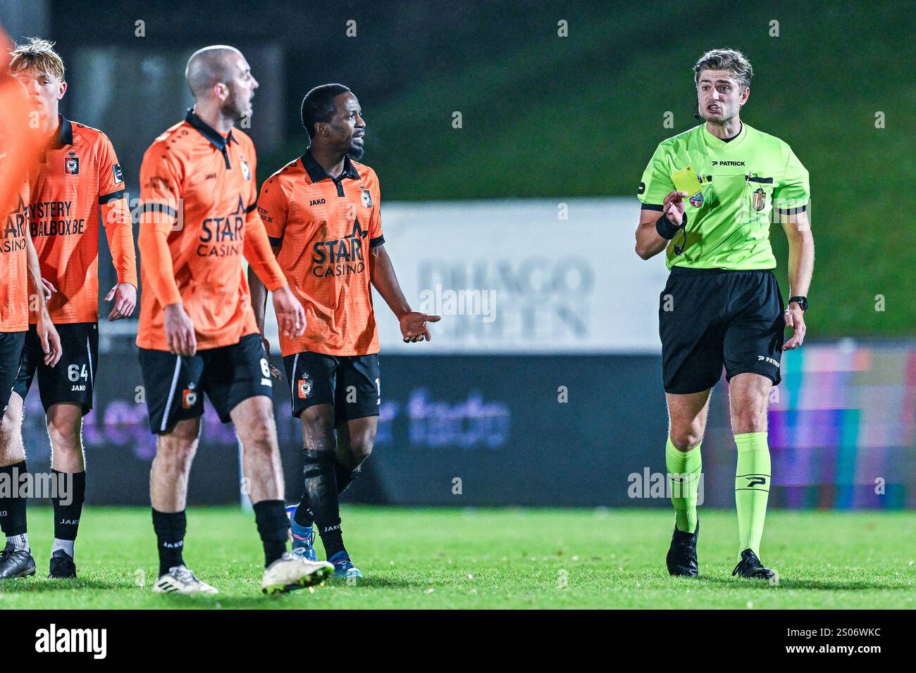 referee Dunken Van De Velde in discussion with Steve De Ridder (6) of