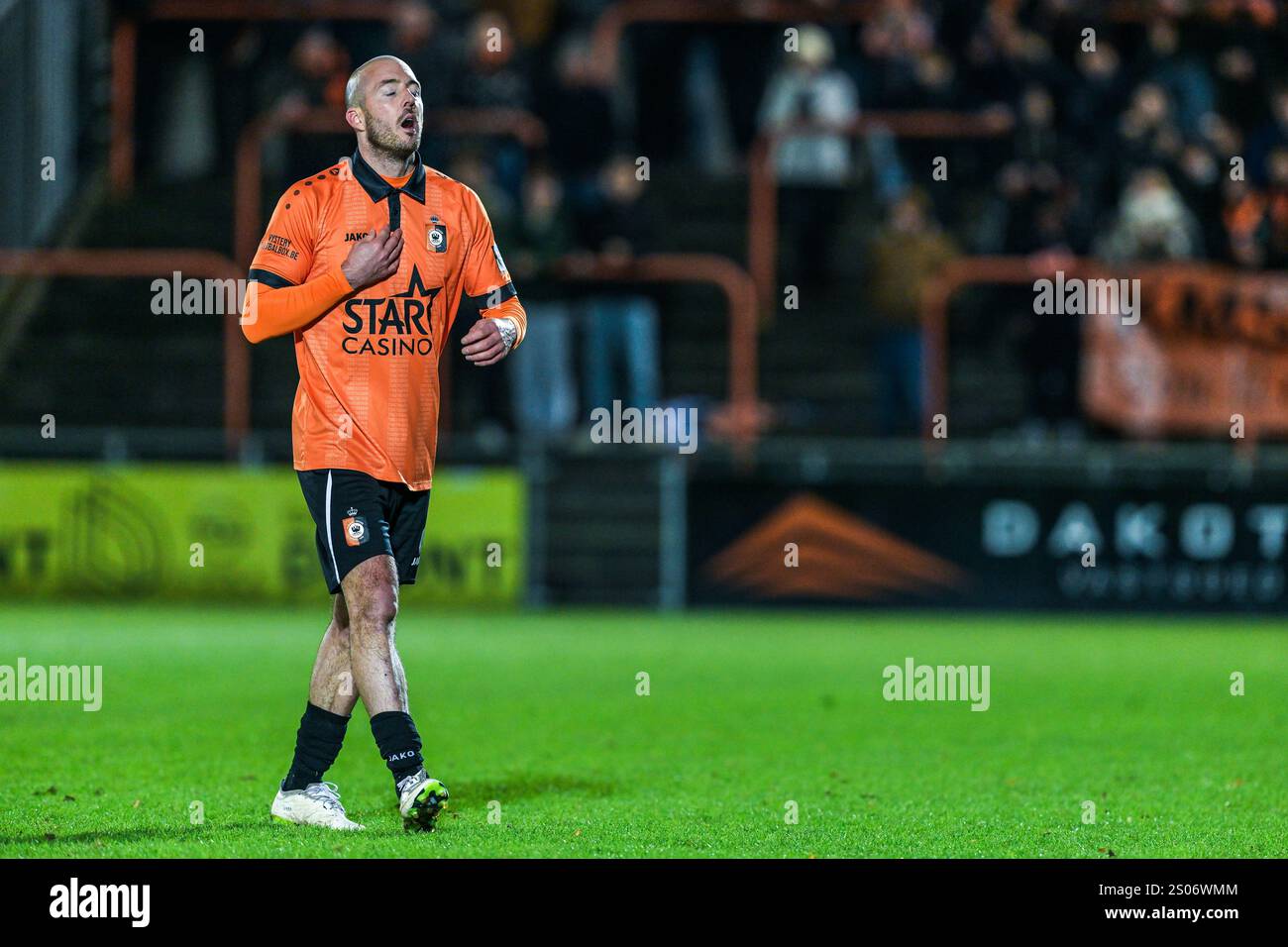 Steve De Ridder (6) of KMSK Deinze leaving the last game of Deinze with