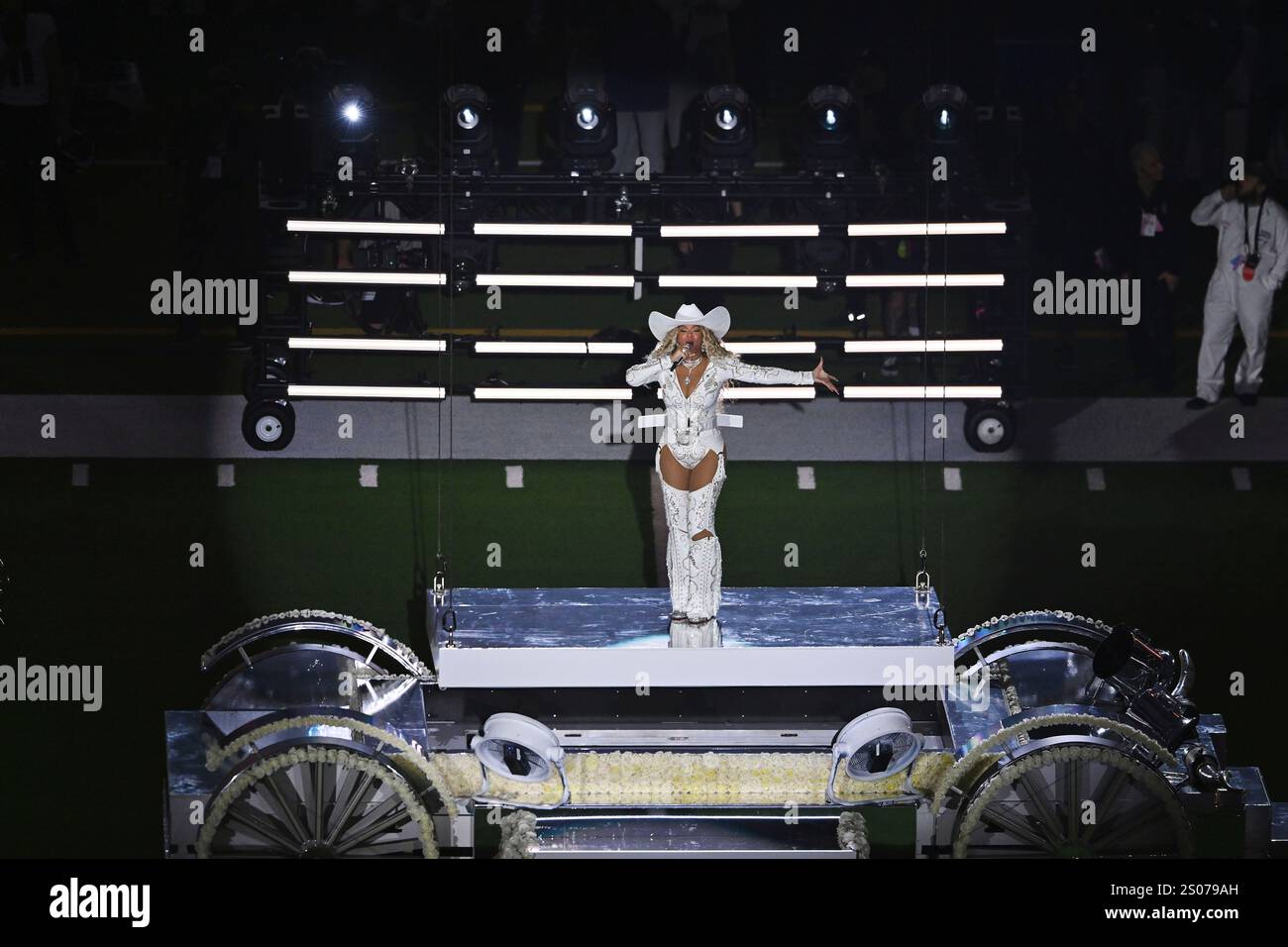 Beyonce performs at half-time as the Baltimore Ravens take on Houston ...
