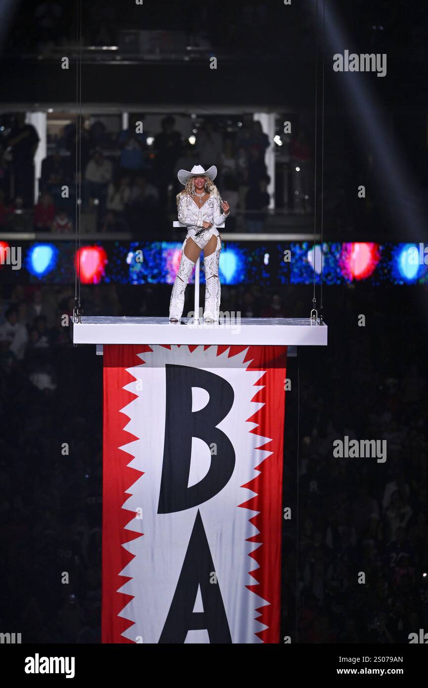 Beyonce performs at half-time as the Baltimore Ravens take on Houston ...