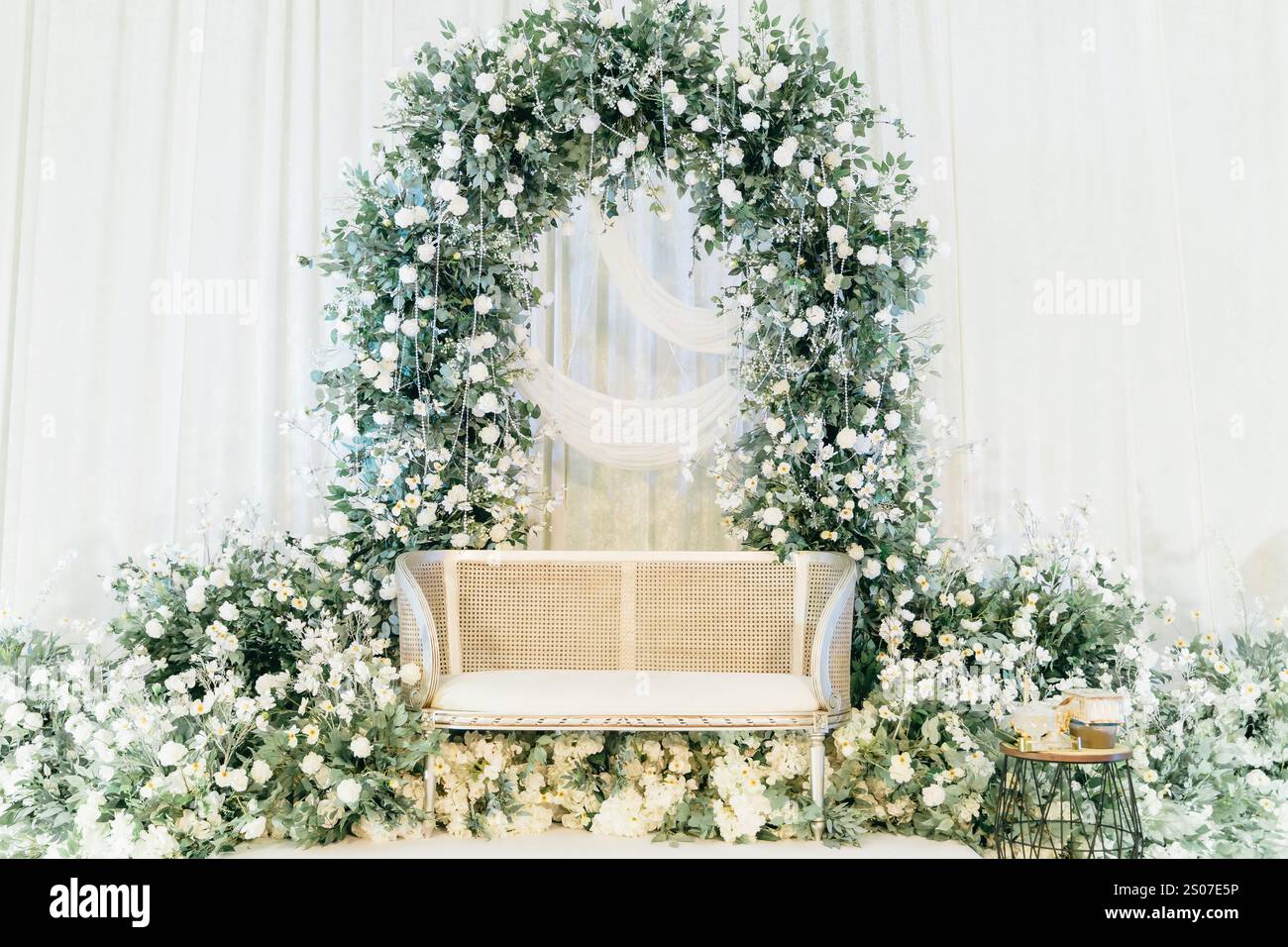 Pink White Floral And Green Leaves Round Wedding Backdrop