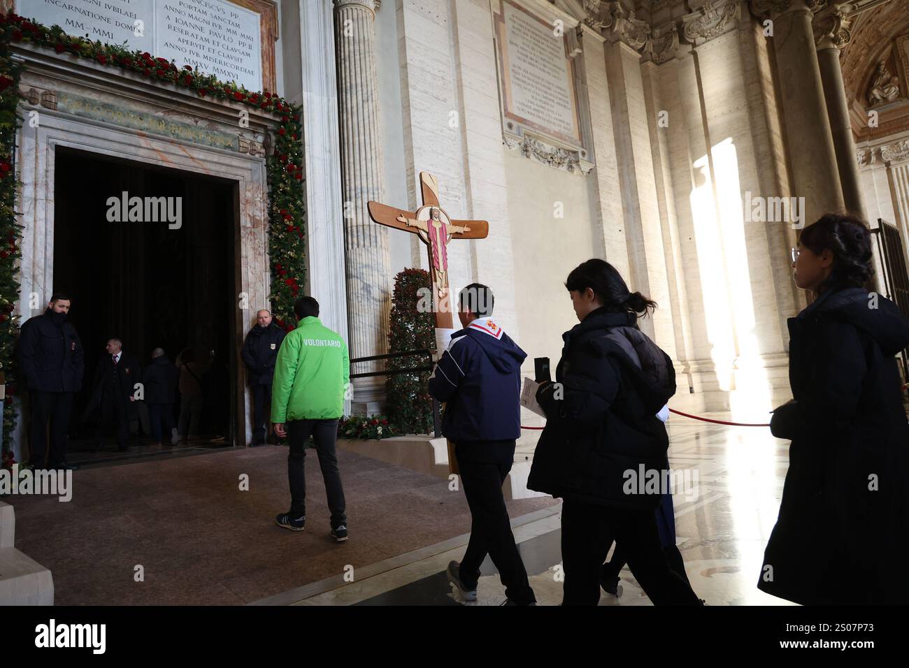Doors Ritual Vatican City, Italy 25.12.2024 : Pilgrims from all over the world ...