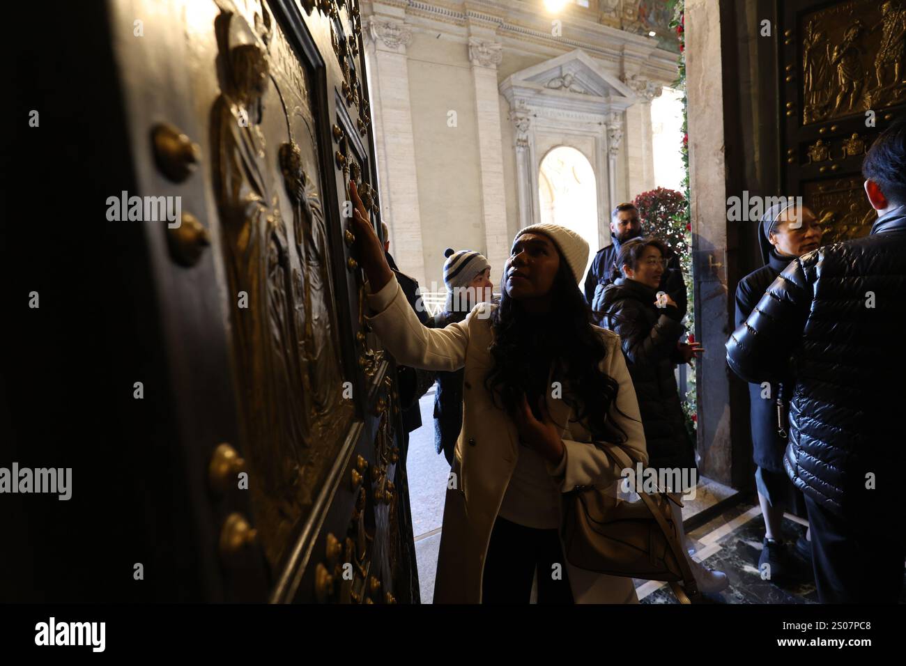 Doors Ritual Vatican City, Italy 25.12.2024 : Pilgrims from all over the world ...